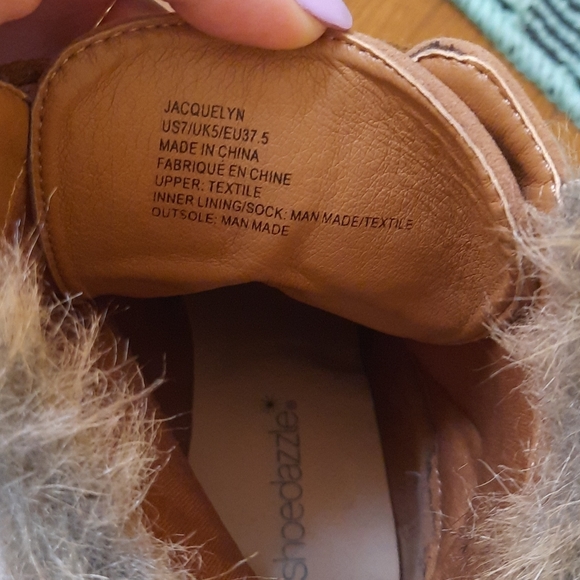 Jacquelyn faux fur boots - Picture 3 of 3